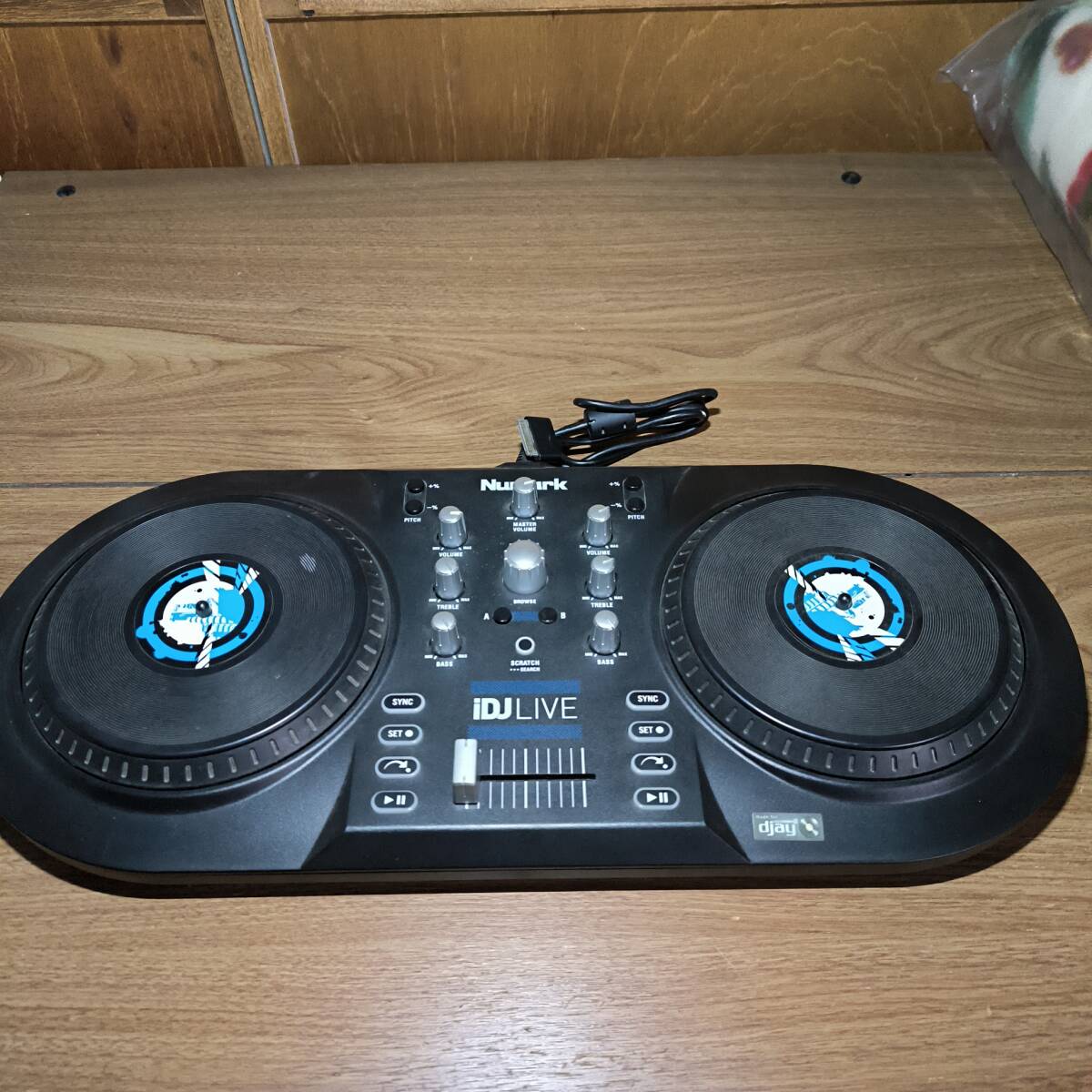 Numark iDJ Live DJコントローラー
