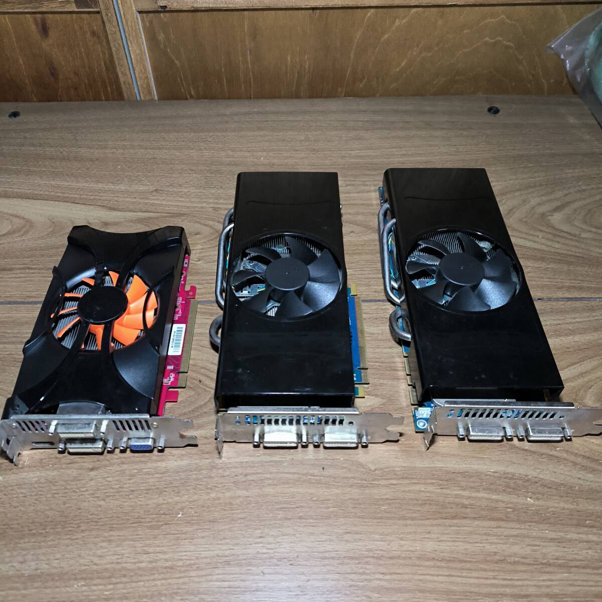 グラフィックボード ビデオカード GeForce 9800GTX GTX560Ti 3枚セット