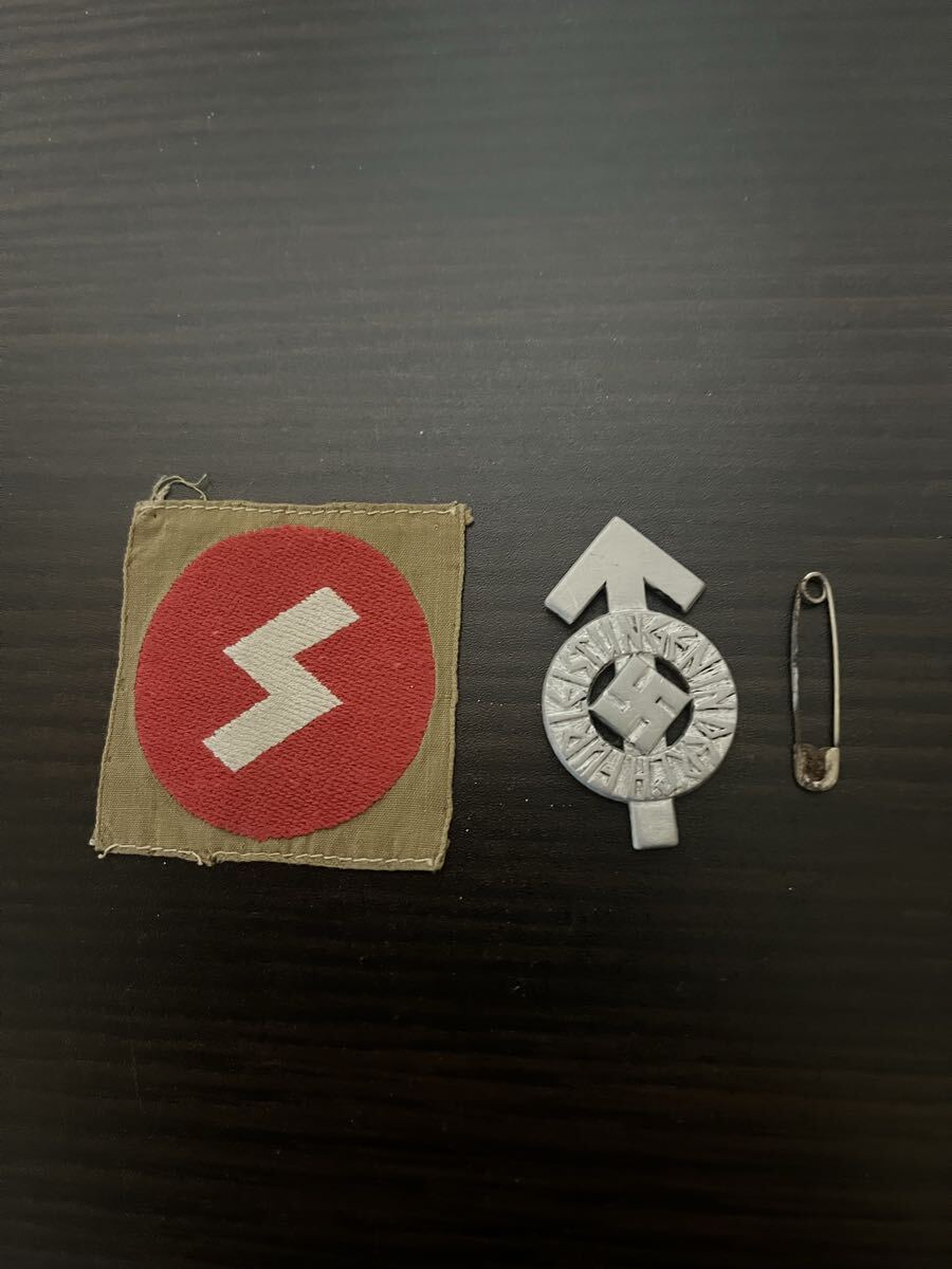 HITLER JUGEND HITLER YOUTH ヒトラーユーゲント　優秀章 &上級章(袖) 実物?