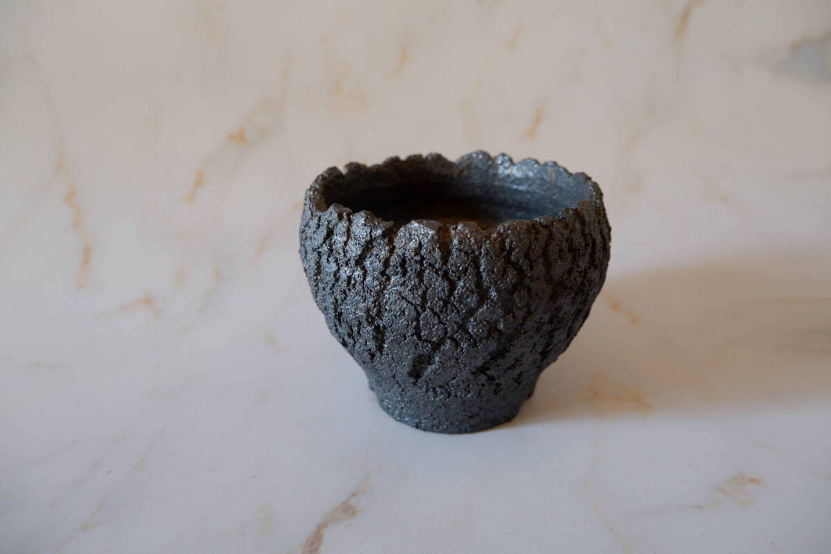 【陶房然庵】3.5号黒金彩裂紋鉢548　多肉植物　塊根植物　アガベ　盆栽　植木鉢　作家鉢　やちむん　沖縄