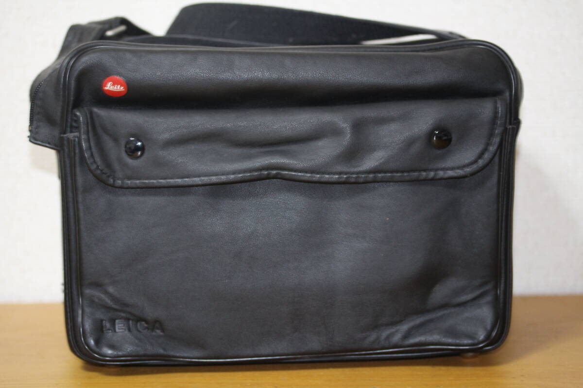 ライカ カメラバッグ レザー ブラック 黒 赤ロゴ レッド leica camera bag 