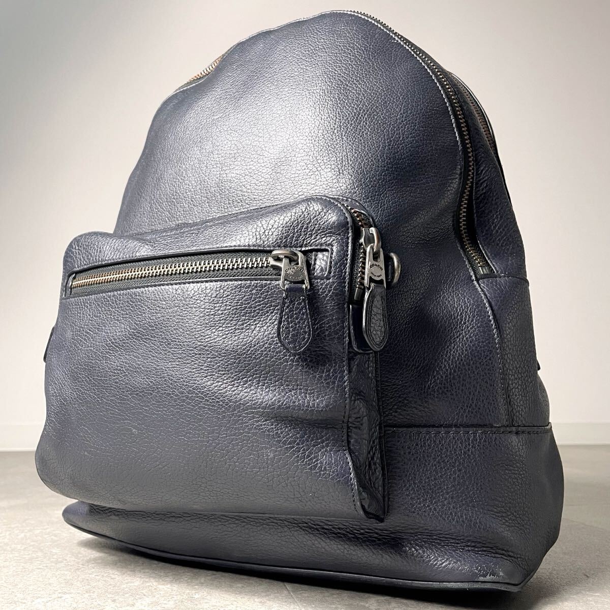 定価12万/入手困難◎ COACH コーチ ペブルドレザー　バッグパック リュック ビジネスバッグ ロゴ　A4 PC メンズ　ネイビー