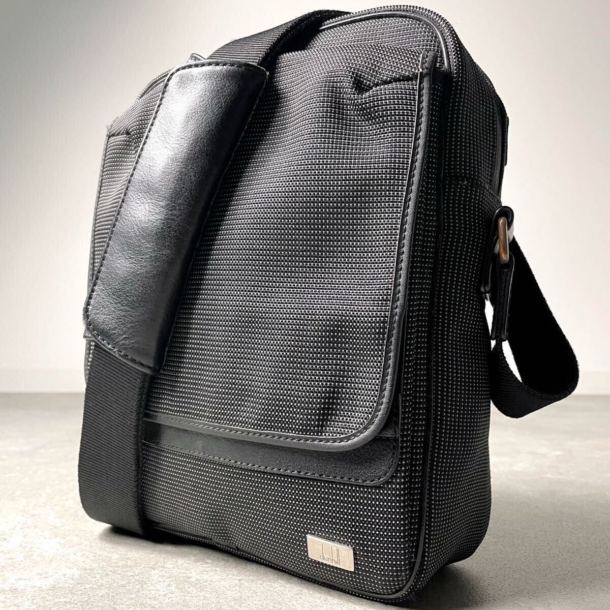 現行モデル/美品◎ dunhill ダンヒル ショルダーバッグ メッセンジャーバッグ キャンバス　ブラック 黒 斜め掛け クロスボディ メンズ
