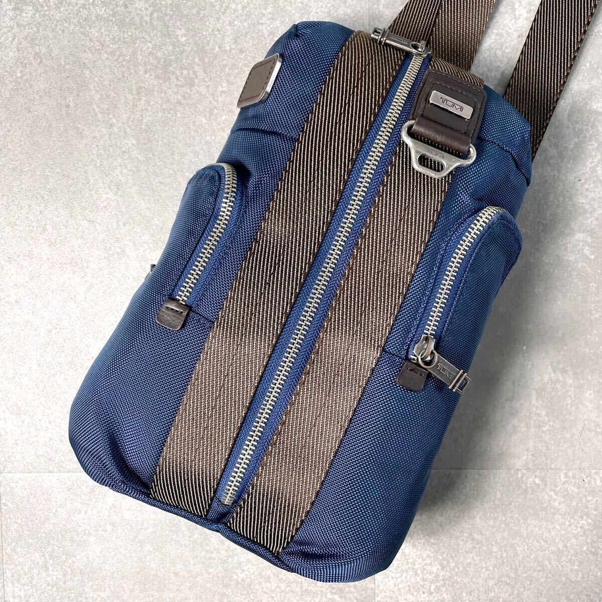 入手困難/極美品◎ TUMI トゥミ ボディバッグ スリングバッグ ALPHA BRAVO MONTEREY モントレー　ネイビー　メンズ