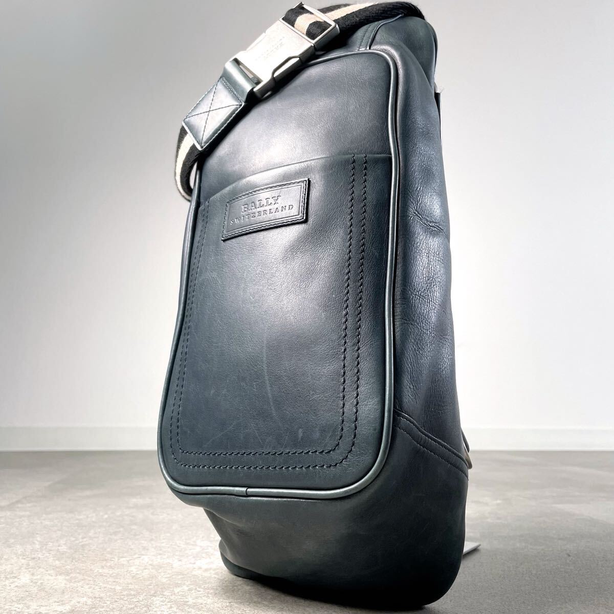 入手困難/定価15万/希少色◎ BALLY バリー トレスポ ショルダーバッグ ボディバック サコッシュ メッセンジャー ビジネス メンズ ネイビー