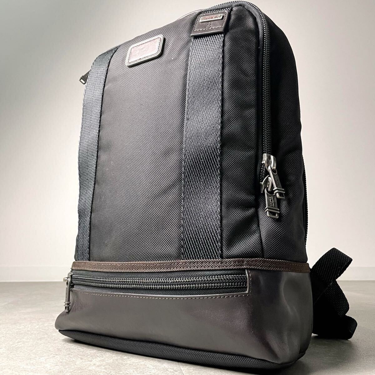 現行/入手困難◎ トゥミ TUMI ブラボ　キャンバス　リュック バックパック メンズ　ビジネス レザー 本革 A4 PC収納 大容量　ブラック
