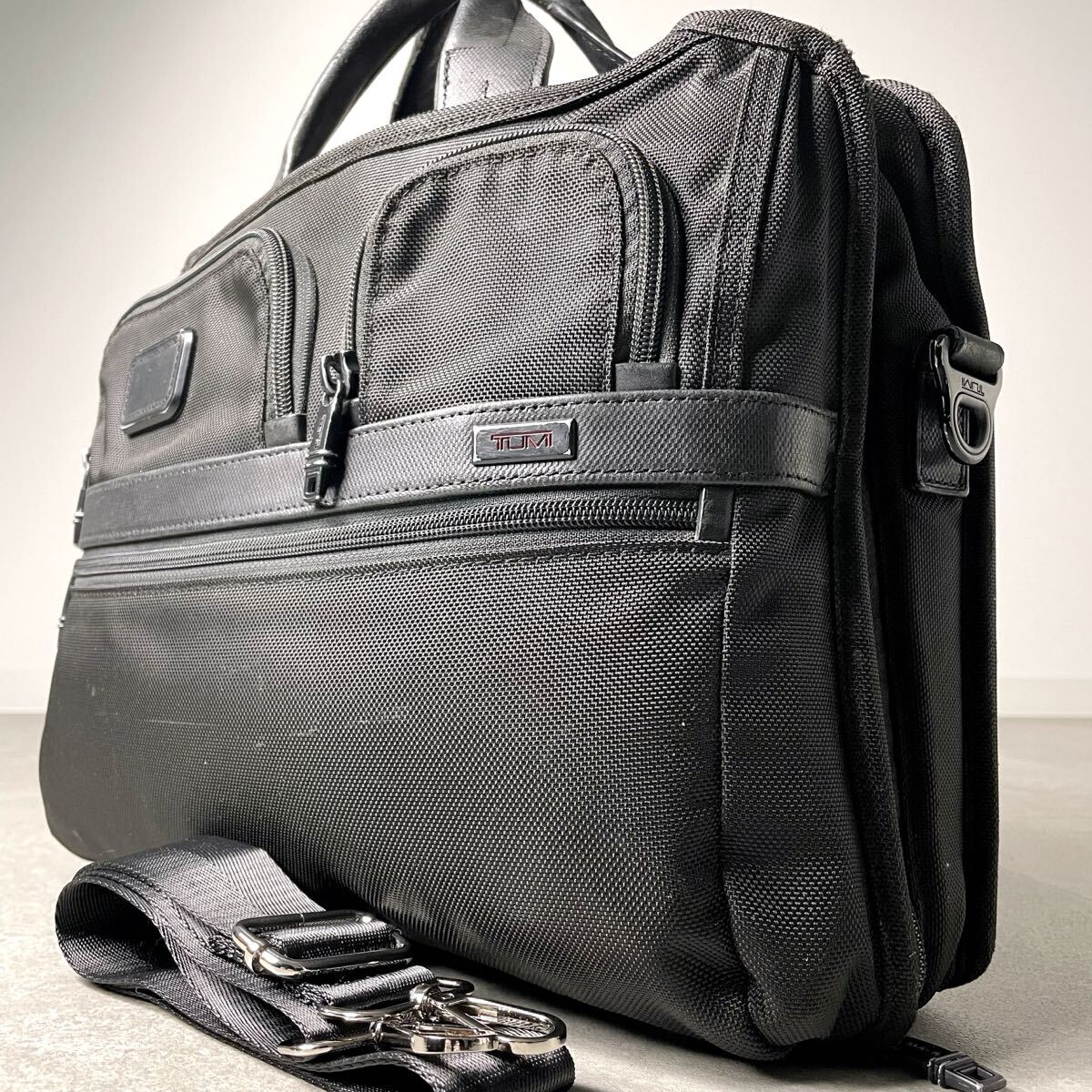 入手困難/近年モデル◎ TUMI トゥミ 2way ビジネスバッグ バリスティックナイロン エクスパンダブル 大容量 A4 PC ショルダー 仕事 通勤 黒