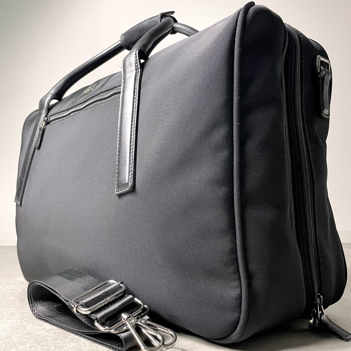 定価20万/入手困難/美品◎ GUCCI グッチ ボストンバッグ ビジネスバッグ 2way 大容量 ロゴプレート ブラック 黒 レザー ナイロン