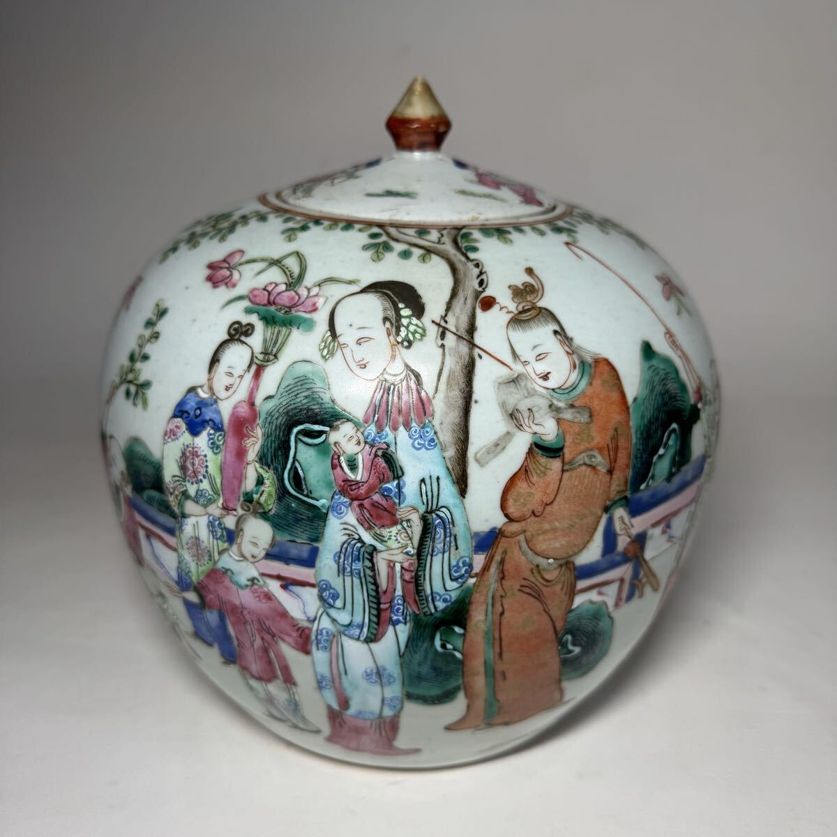 中国美術 清朝期 粉彩 唐人図 蓋物 壺 陶磁器 （検） 唐物 清末 時代 飾壺 煎茶飾 中国古玩