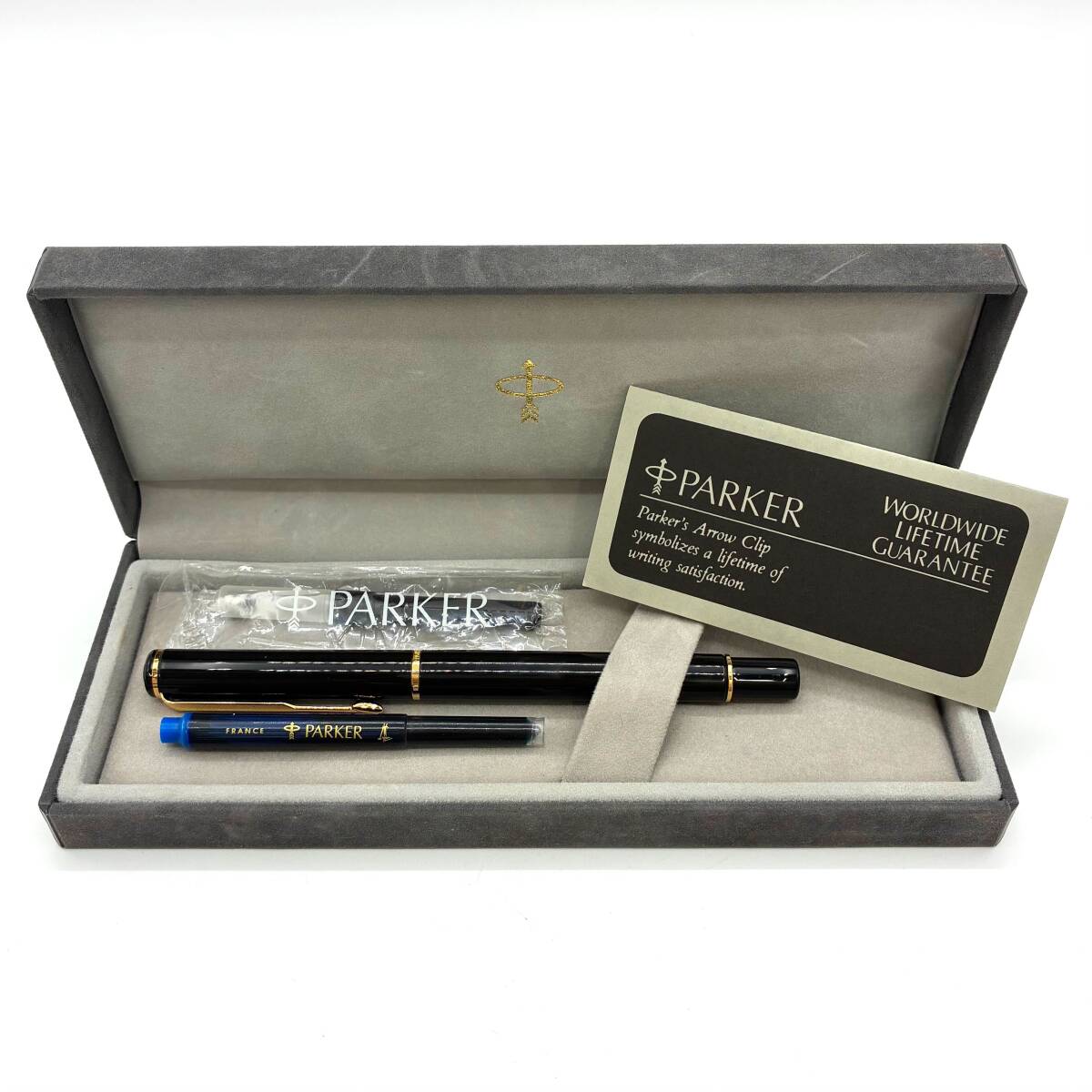 中古品 PARKER 万年筆 ペン先 筆記用具 文房具 パーカー ブラック×ゴールド 筆記未確認 掃除済み 替えインク付き 【郡5543】