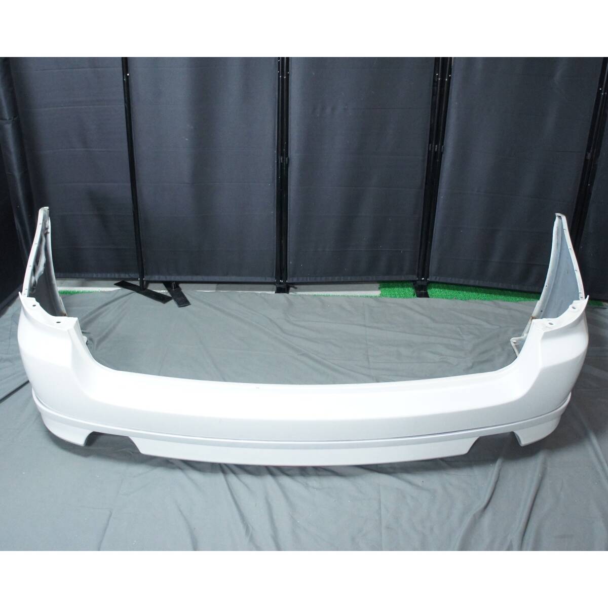 送料4400円~ リアバンパー 導風板/スポイラー付 37J ホワイト BP5 後期 E型 2.0GT レガシィ 参考 57704AG040 57703AG040WU BP9 BPE @19602s
