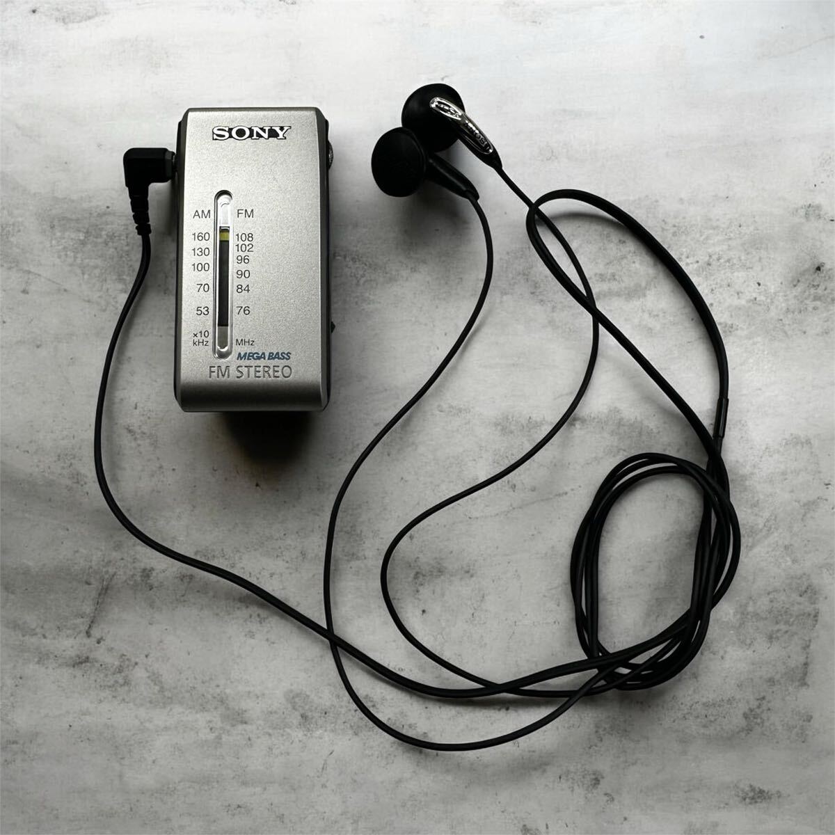 【動作確認済み】SONY SRF-S86 FMラジオ　シルバー AM FM ポケットラジオ ソニー 電池未付属