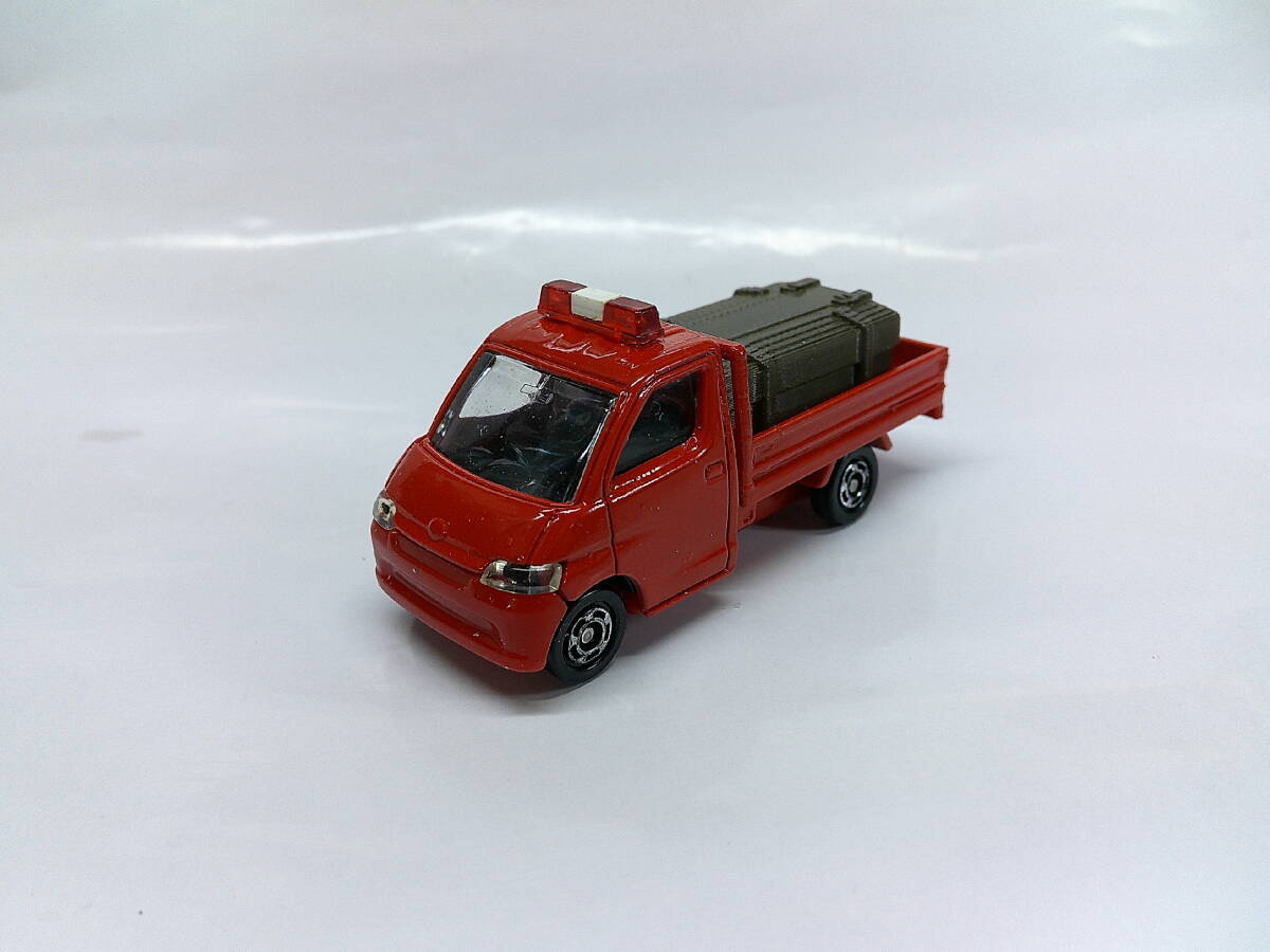 カスタムトミカNo.97　トヨタ。タウンエース《箱無し・レッドにリペイント・３Ｄプリンター荷台付》送料140円