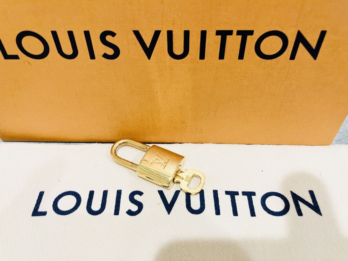 LOUIS VUITTON ● 超美品 ルイヴィトン パドロック 南京錠 ゴールド系 カデナ 鍵 キー