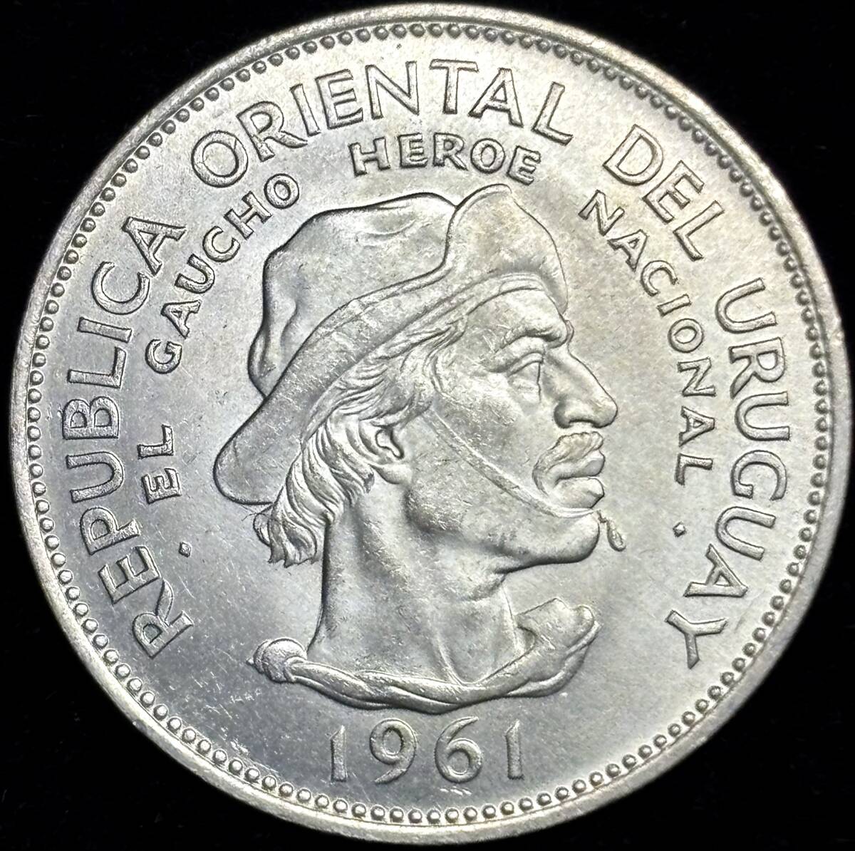 【ウルグアイ銀貨】(1961年銘 12.6g 直径33mm)