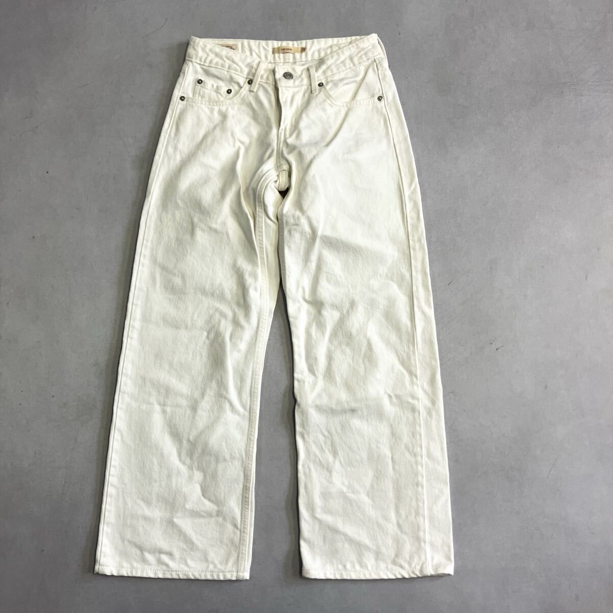 B ▼ 人気モデル 'LOW LOOSE' LEVI’S リーバイス ストレート デニムパンツ ジーンズ 25 ホワイト レディース ボトムス 