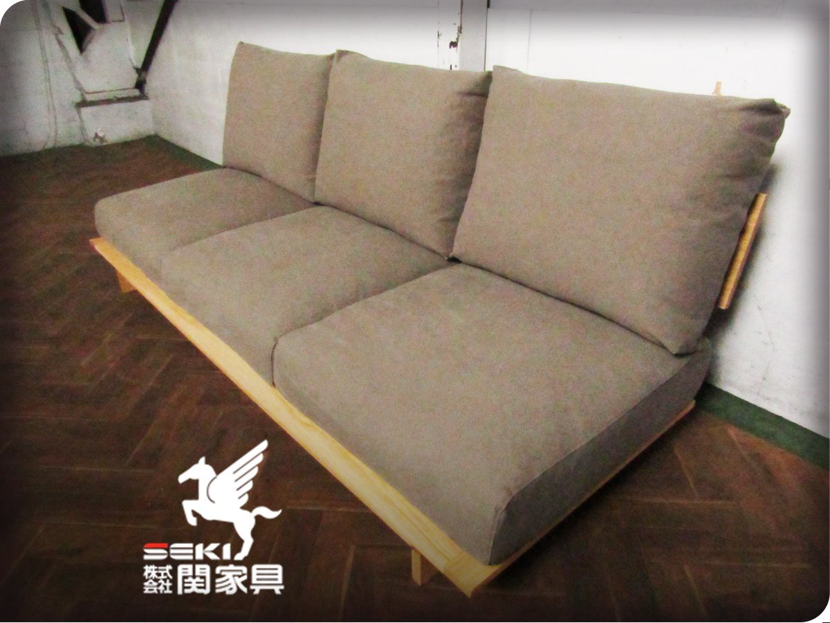 ■展示品■SEKI/関家具■ARUJI/アルジ■ホワイトオーク材■海松茶色■北欧テイスト■3人掛けソファ■40万■eee6227m