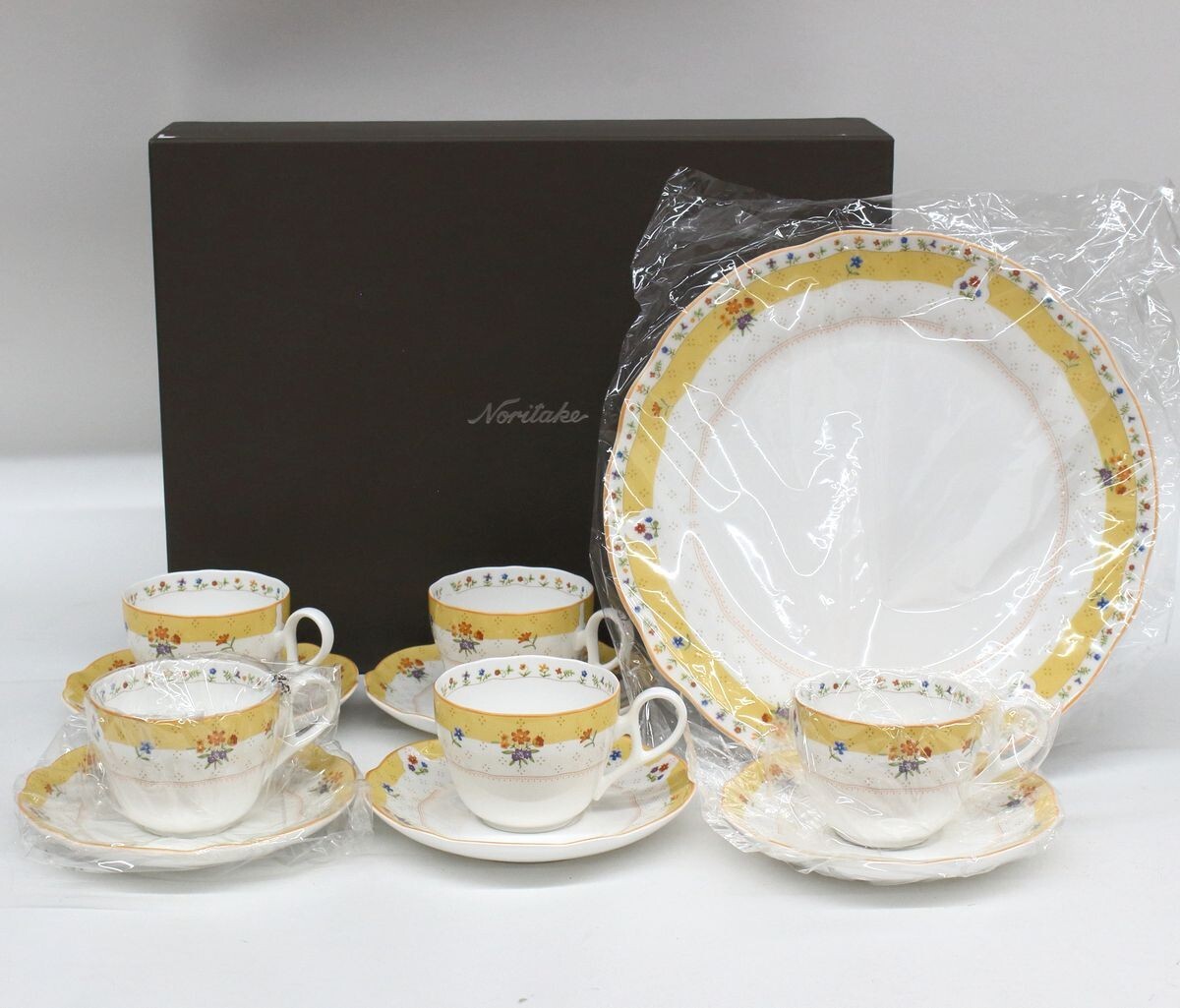 ○ 【未使用】 ノリタケ カップ&ソーサー 5客 27cmプレート トゥルーラブ サロンセット Y7613/9438 ○MOF10492　TRUE LOVE 茶器