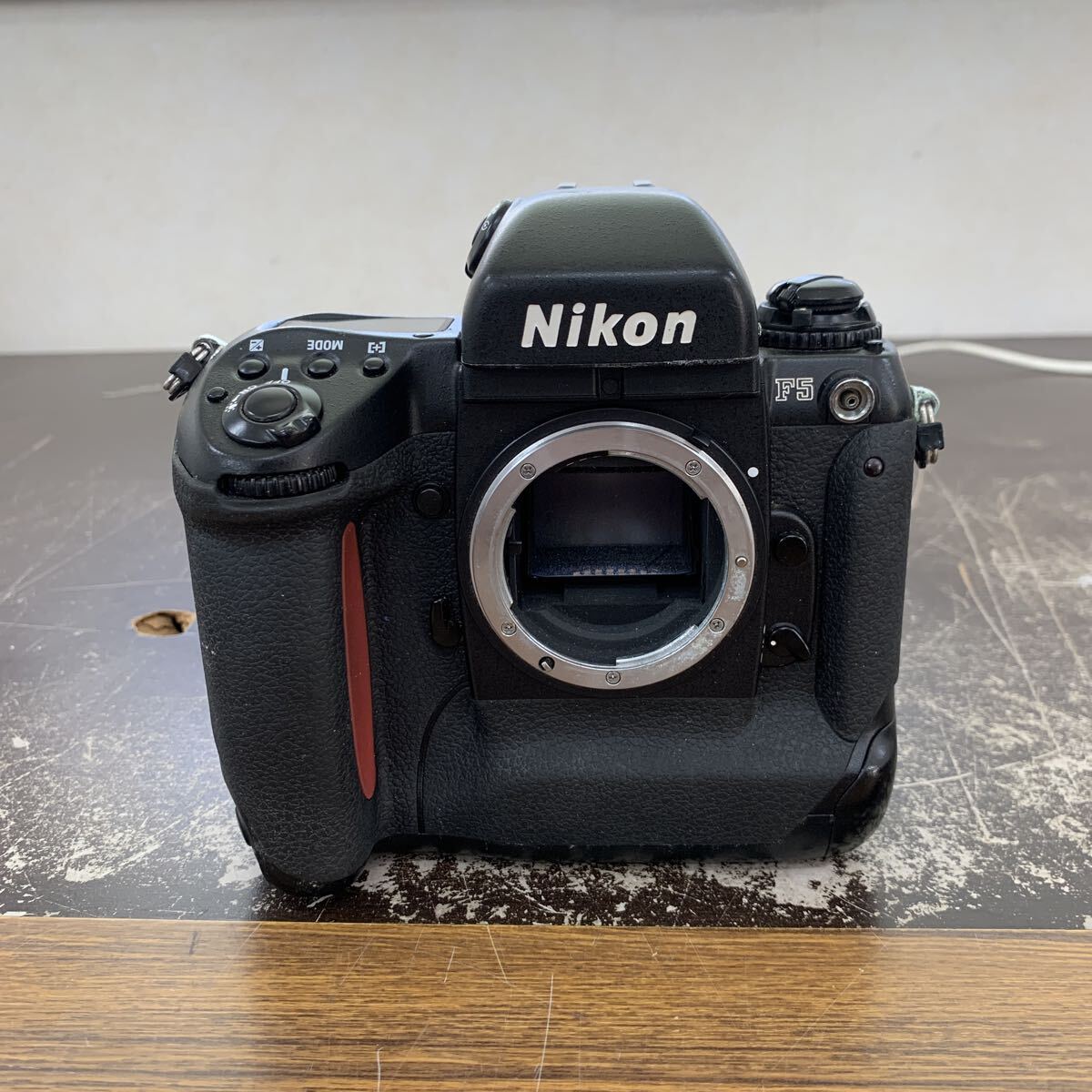 現状品 Nikon F5 ボディ フィルムカメラ ニコン 一眼レフカメラ カメラ