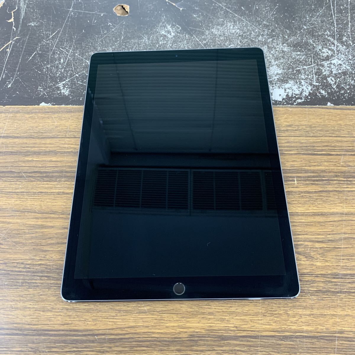 中古品 Apple iPad Pro 12.9インチ 第2世代 MPA42J/A 256GB au 判定:◯ 