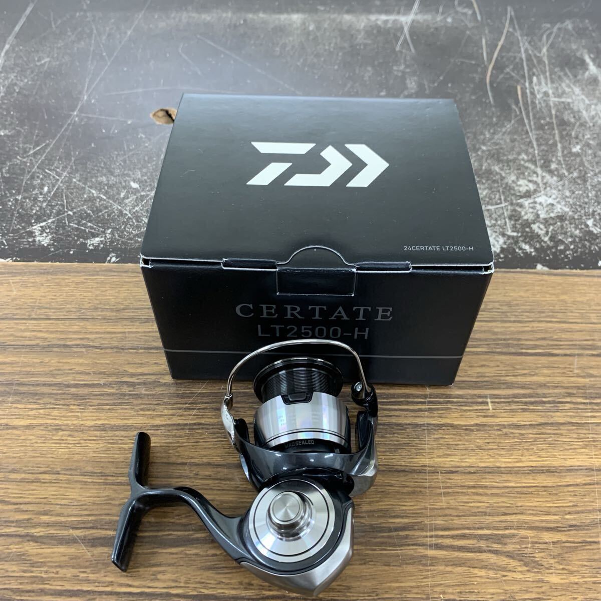展示品 DAIWA CERTATE LT2500-H 24セルテート ダイワ スピニングリール