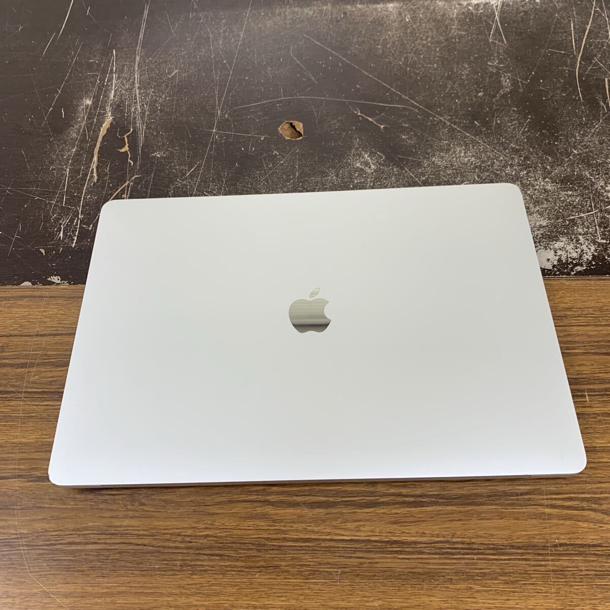 現状品 Apple MacBook Pro A1990 ノートパソコン シルバー