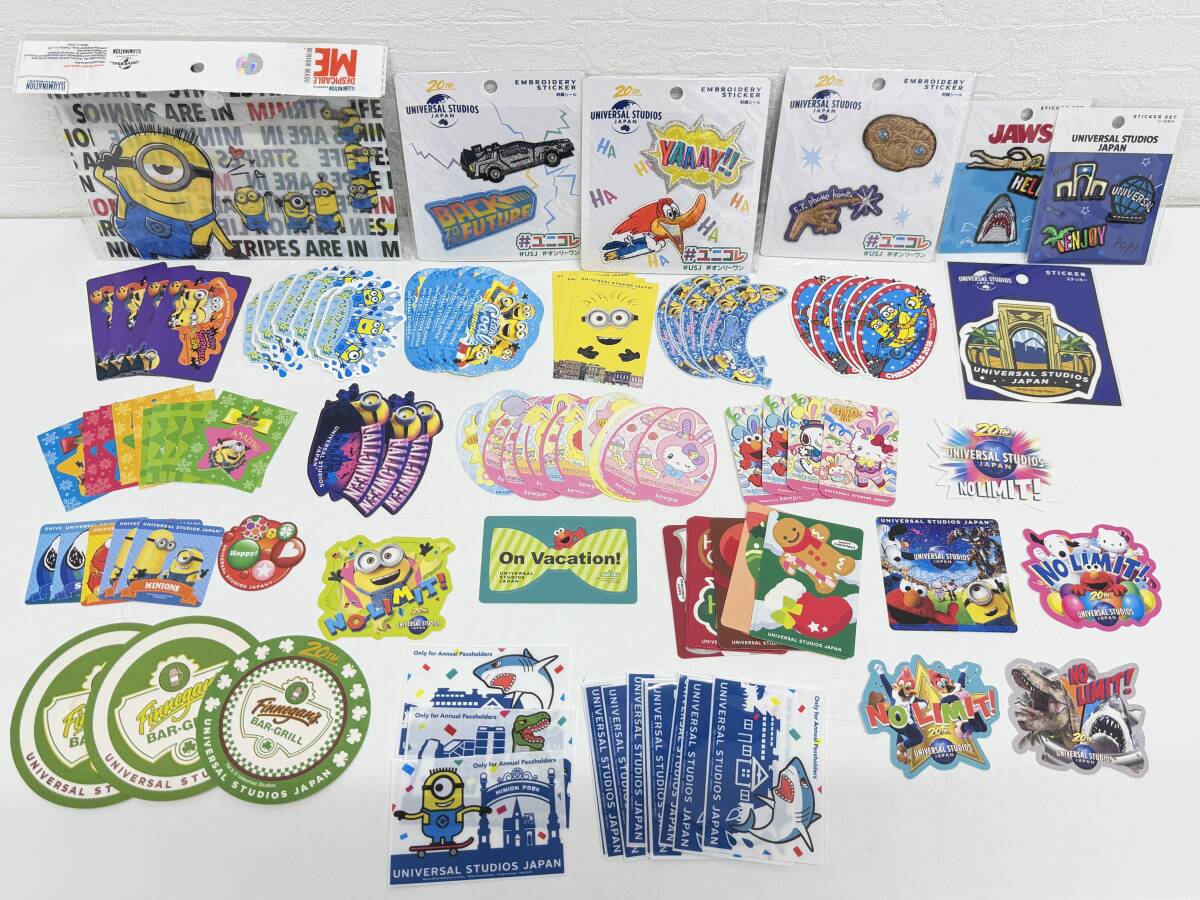 E-3445 【同梱不可】980円～ 未使用品　 USJ/ユニバーサルスタジオジャパン　雑貨まとめ　ステッカー 89枚　ワッペン 5点　パスホルダー 他