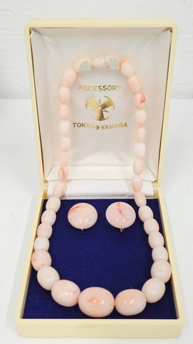 E-2425 【同梱不可】980円～ 現状品　コーラルピンク　ネックレス　イヤリング　セット　レディース　アクセサリー　ケース付き