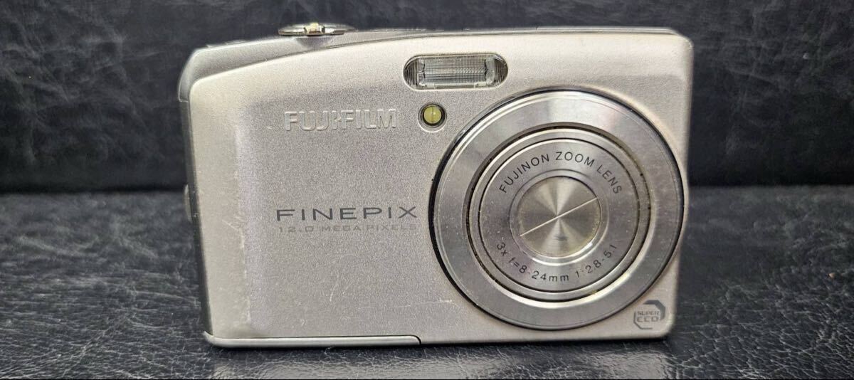 FUJIFILM FinePix F60fd 富士フィルム ファインピクス コンパクトデジタルカメラ シルバー 動作未確認 S-301