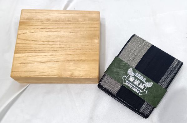 ◆結城紬◆二つ折り 財布 本場織物 無形文化財指定 桐箱 未使用 長期保管品