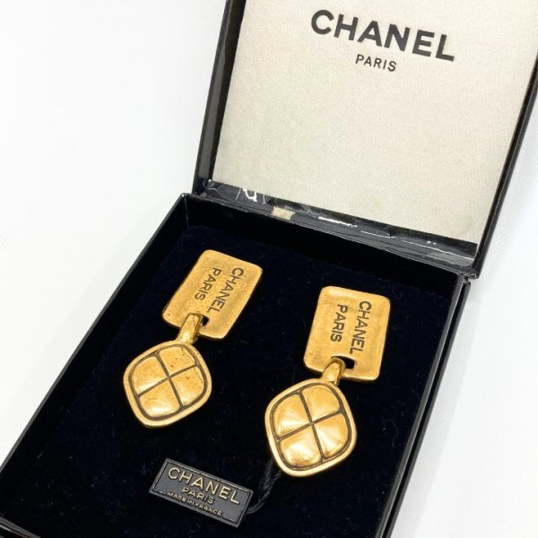 【即決】 シャネル CHANEL ヴィンテージ ゴールド ロゴ プレート イヤリング GP アクセサリー 保存箱付き レディース