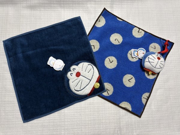 ☆新品☆ドラえもん/ハンドタオルハンカチ２枚/可愛いフェイスマスコット付き/青＆青どら焼き