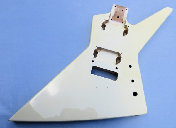 FERNANDES　フェルナンデス　エクスプローラー型ボディ　ショートスケール　アルダー　ホワイト　程度良し　85年製FERNANDES BX-70