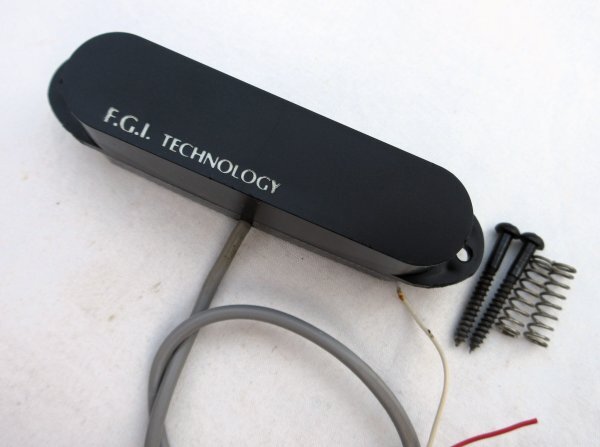 FERNANDES　フェルナンデス　F.G.I TECHNOLOGY T　アクティブシングル　白文字　直付け　フロント　程度良し　87年製FERNANDES TEJ-75