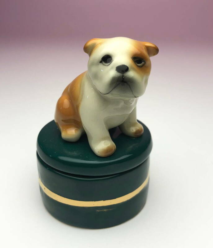 陶器 犬 小物入れ★イングリッシュブルドッグ レッド&ホワイト 緑ベース 新品 日本製 茶白 ジュエリーボックス アクセサリーケース