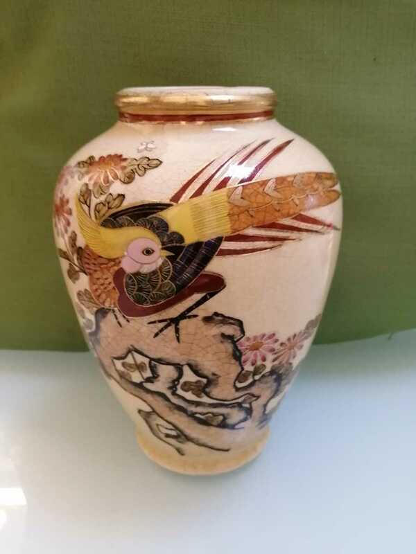 ◆薩摩焼◆角田★花瓶　色絵金彩花鳥　豪華金鶏　蝶　高さ約18.3cm