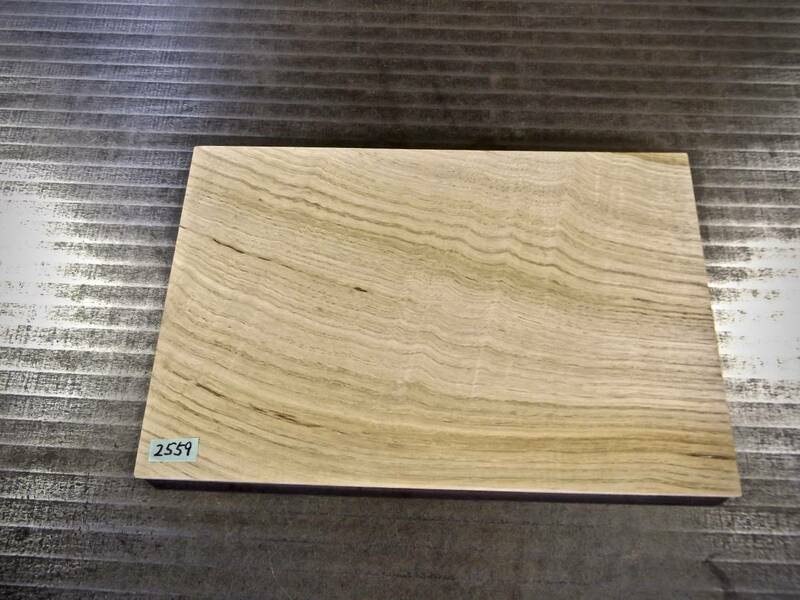 栗　杢 （300×200×11）mm 1枚 無垢一枚板 送料無料 [2559] くり クリ キヤンプ 道具 まな板 材料 木材 板 花台 チジミ杢 笹杢