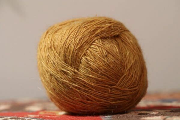 羊毛 手紡ぎ糸 イエロー トルコ産 100g 草木染め ハンドメイド ウール