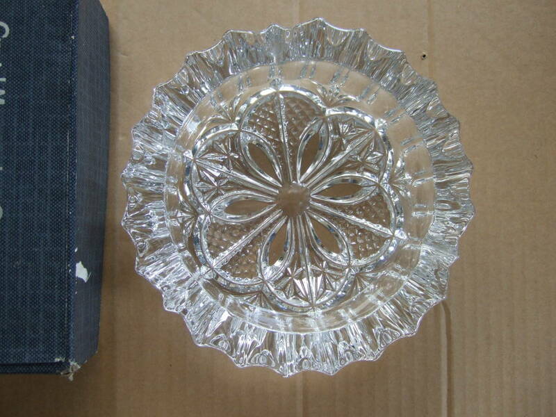 灰皿 CRYSTAL MATSUGAOKA ガラス製灰皿 花模様 クリスタルマツガオカ 未使用