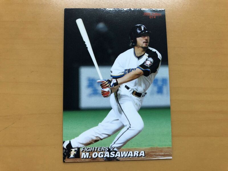 美品 カルビープロ野球カード 2005年 小笠原道大(日本ハム) No.014