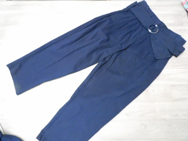 MA42 ザラ ZARA WOMAN 新品 ベルト付幅広ウエストにタック取りデザイン 紺パンツ サイズS レディース