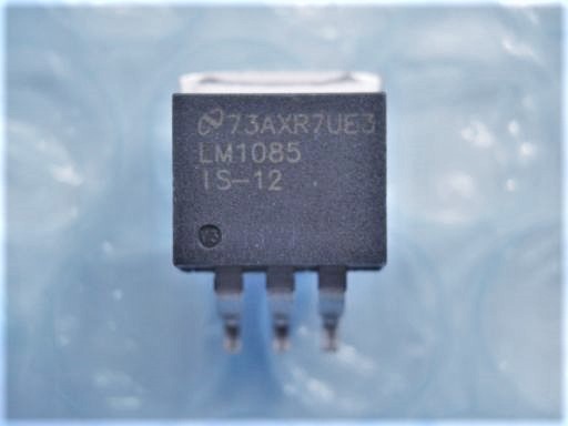 P00216B　Texas Instruments？　NS？　低ノイズLDO電圧レギュレータ 　LM1085IS-12　3A 12 V　未使用品ですが長期保存品　２個セット　