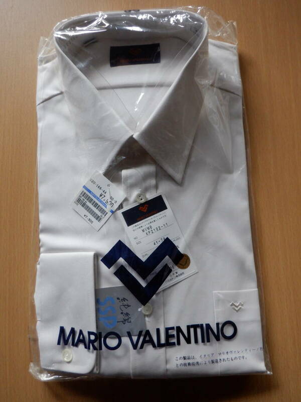 MARIO VALENTINO ハミルトン（株）　長袖　ドレスシャツ　アイボリー　　Mサイズ　 純綿　　日本製　新品　タグ付き　7,900円の値札付き