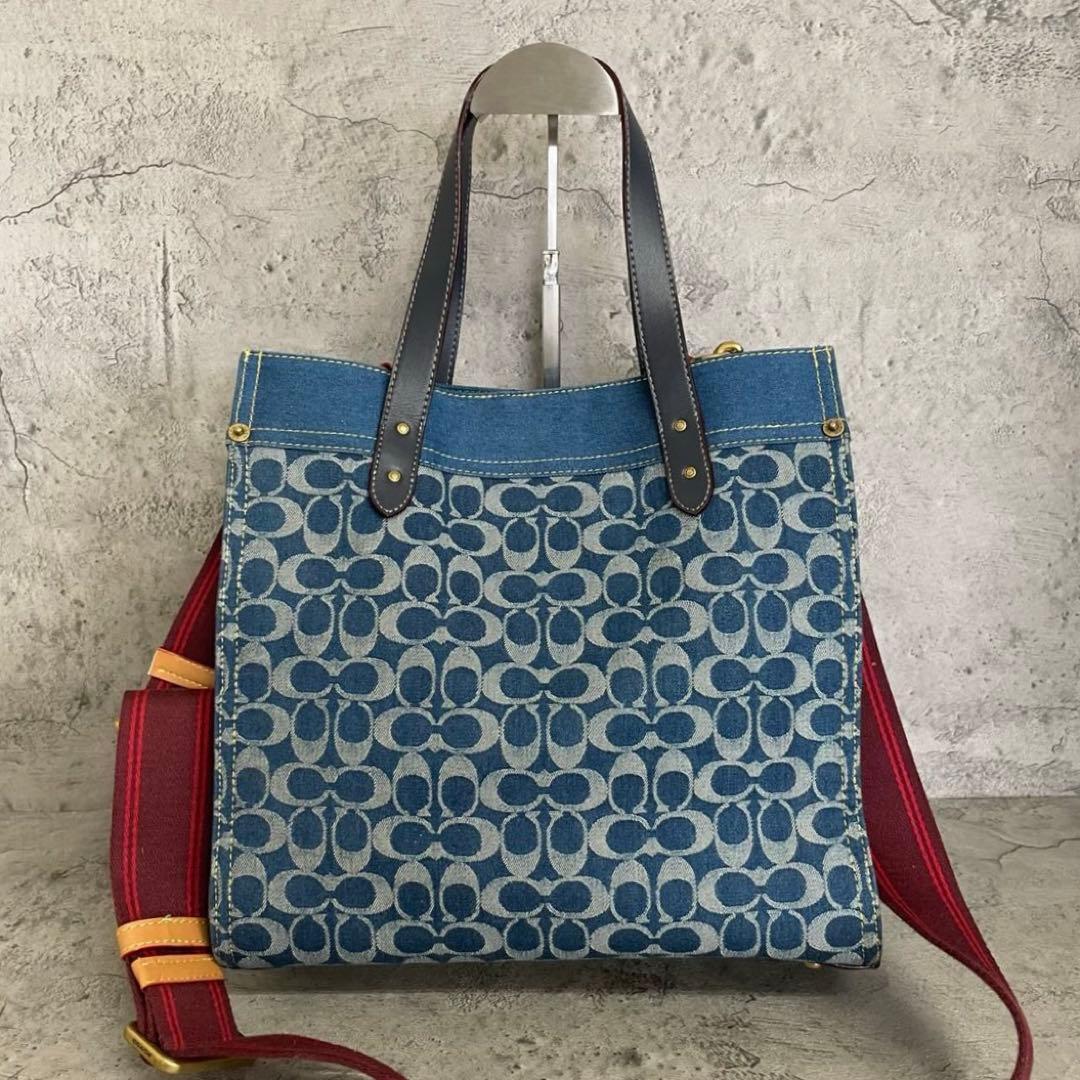 美品　コーチ 2way ショルダーバッグ フィールドトート シグネチャー デニム　青　ブルー