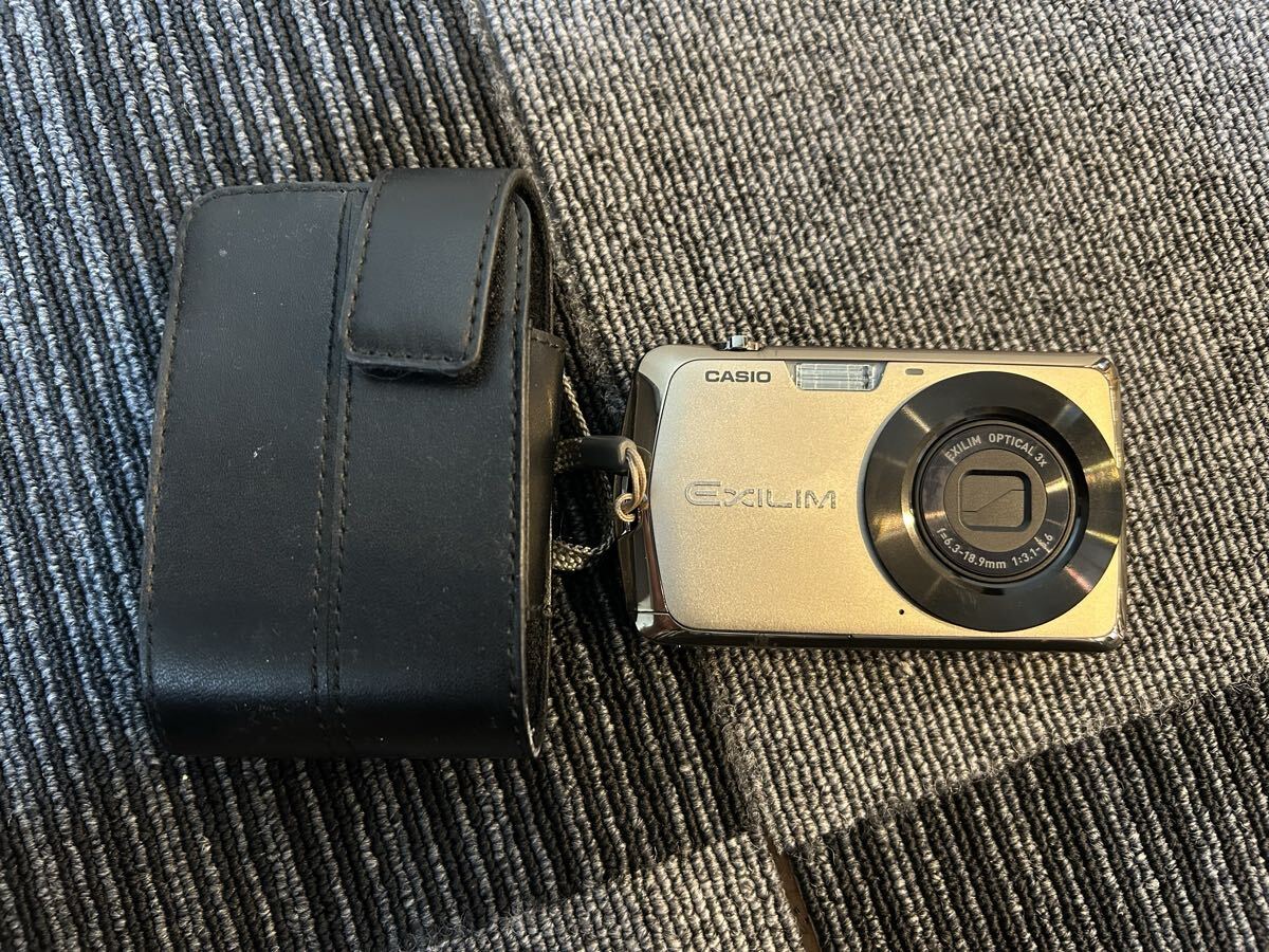 CASIO EXILIM EX-Z330 コンパクト デジタルカメラ　カシオ　エクシリム　通電未確認　ジャンク　A_287