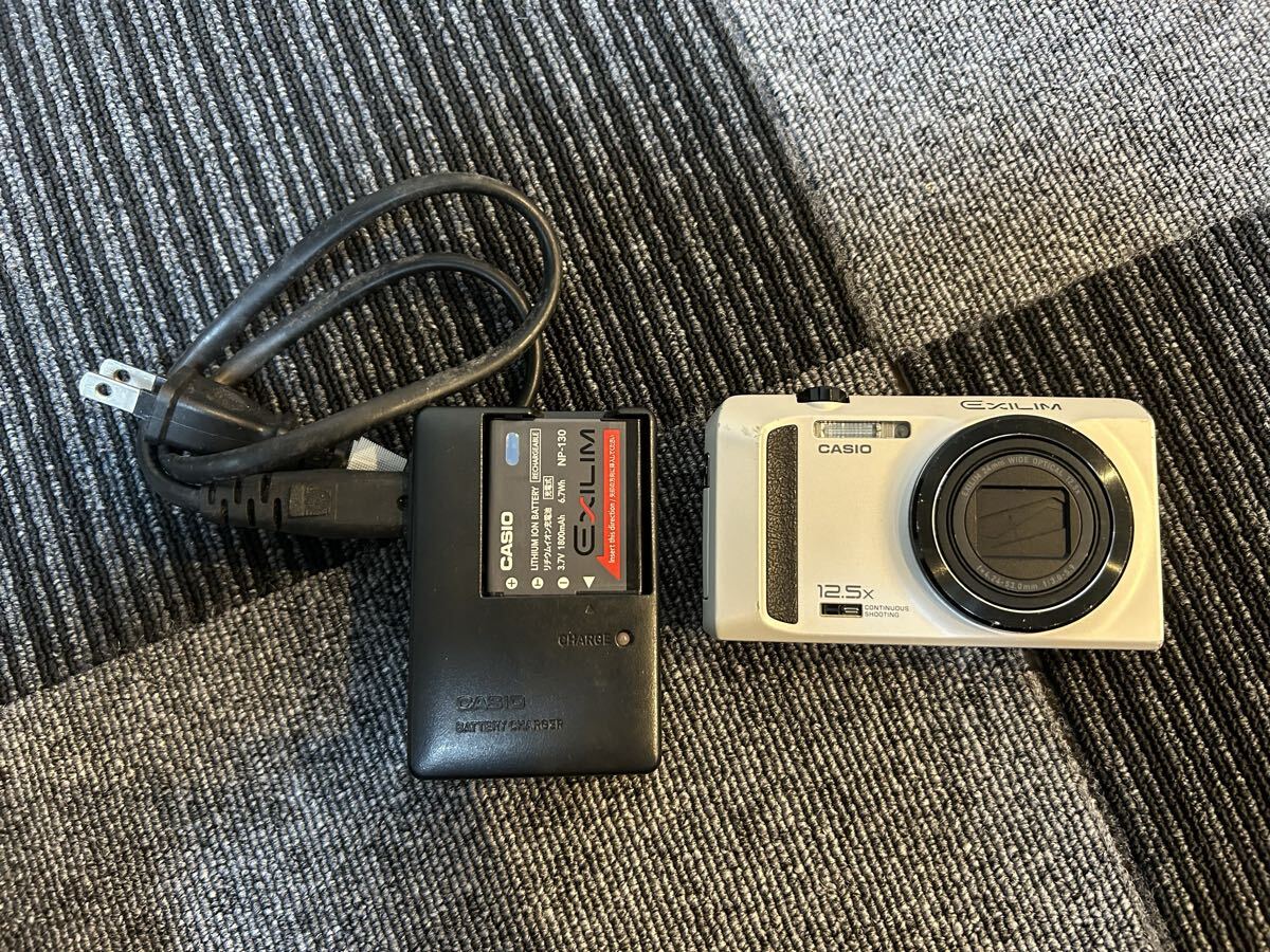 CASIO EXILIM EX-ZR100 コンパクト デジタルカメラ　カシオ　エクシリム　通電のみ確認済み　A_293
