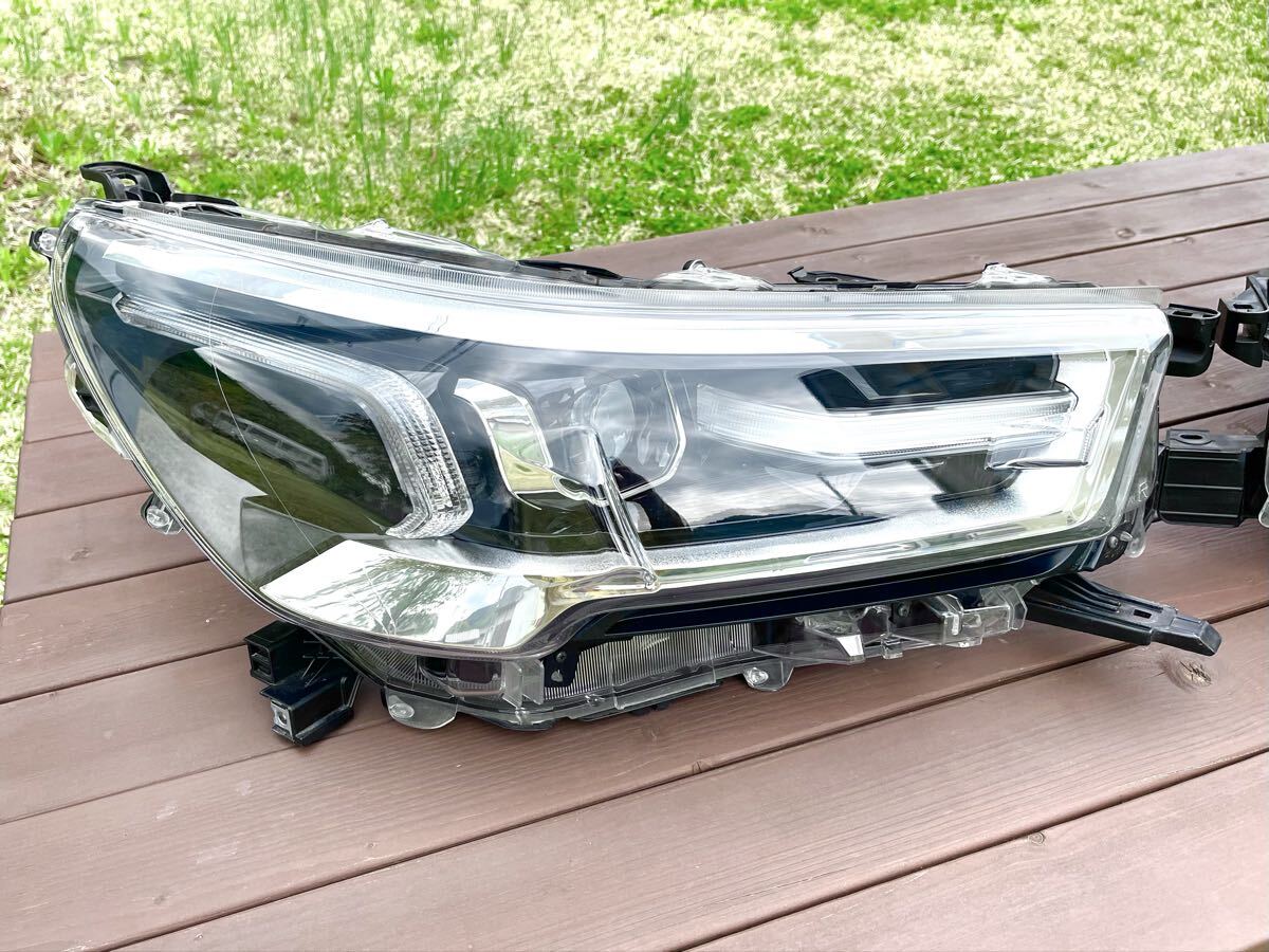 美品 ハイラックス 後期 LED ヘッドライト 運転席側 トヨタ GUN125 ステー補修あり