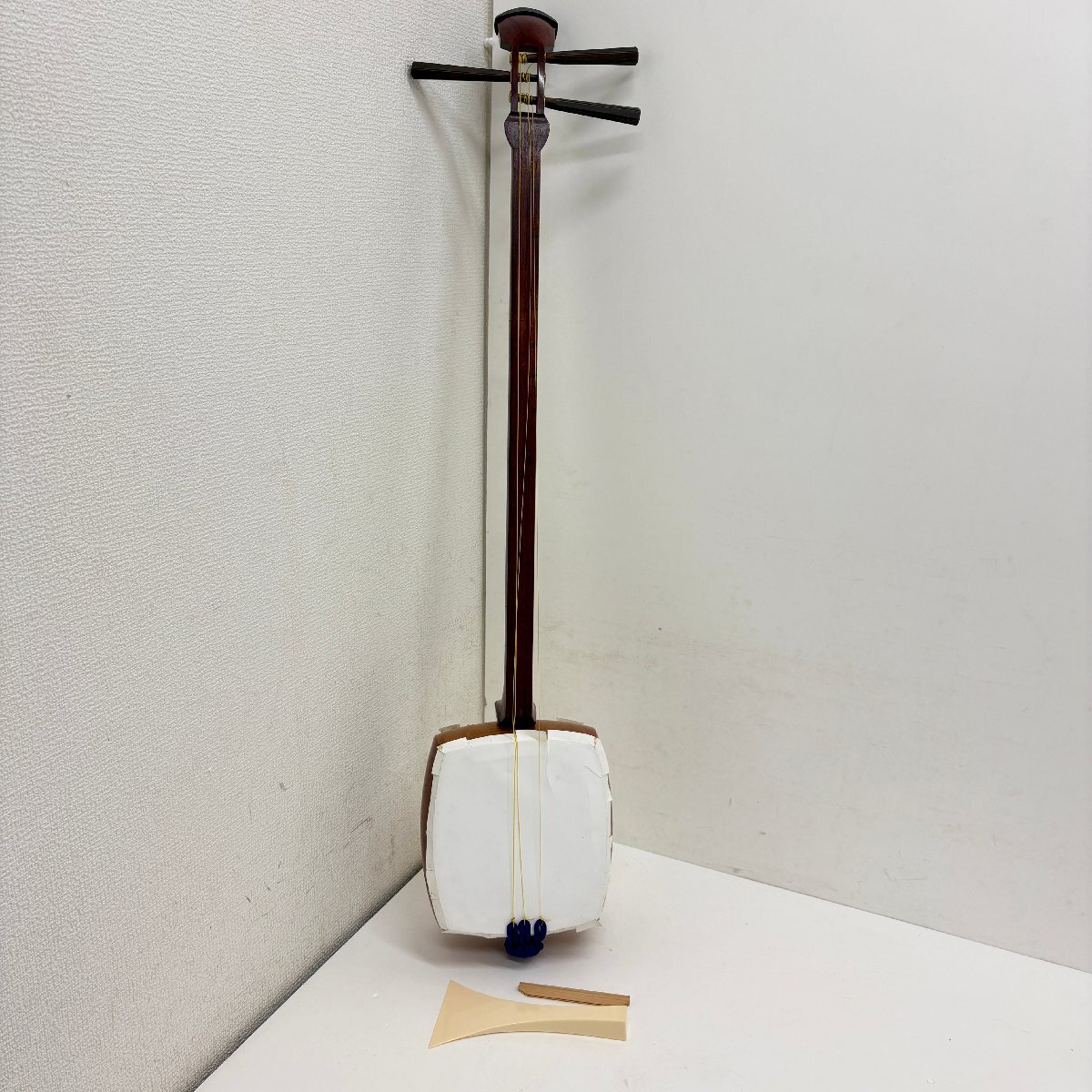 ◆◇[2] 太棹三味線 和楽器 ケース付き 破れあり 動作未確認 現状品 08/052602ｍ◇◆