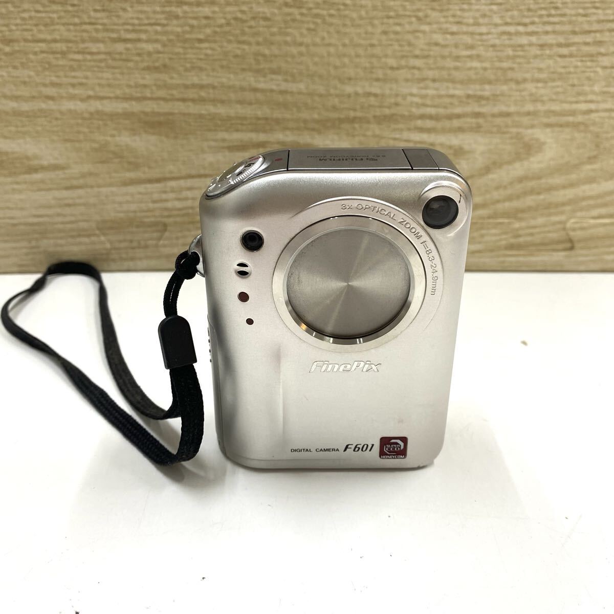 瀧511 FUJIFILM FinePix F601 コンパクトデジタルカメラ コンデジ 富士フィルム デジカメ シルバー
