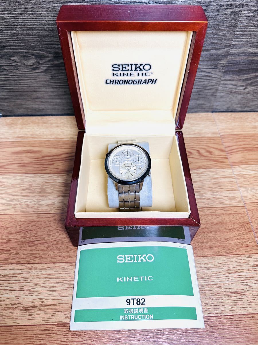 N01 SEIKO KINETIC CHRONOGRAPH 9T82-0AE0 40周年記念限定300本 シルバー文字盤 ステンレスベルト メンズ腕時計 45mm 動作品 箱・説明書付